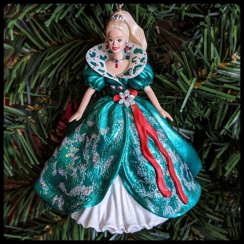 Hallmark Holiday Barbie 1995 Ornament